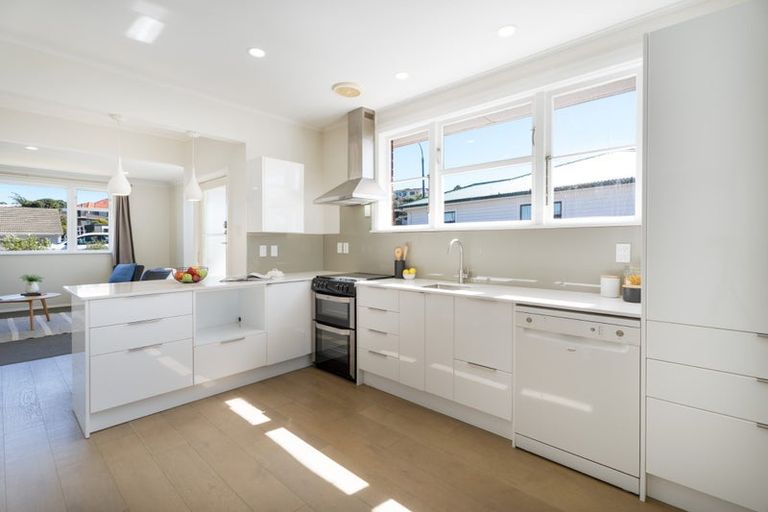 Photo of property in 32 Bracken Road, Paparangi, Wellington, 6037