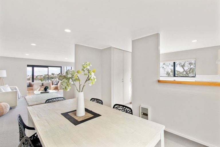 Photo of property in 4/8 City View Terrace, Birkenhead, Auckland, 0626