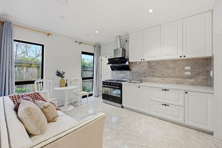 Photo of property in 45a Bradbury Road, Botany Downs, Auckland, 2010