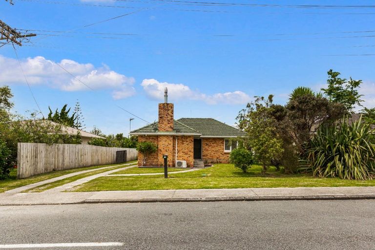 Photo of property in 16 Ward Crescent, Te Atatu Peninsula, Auckland, 0610