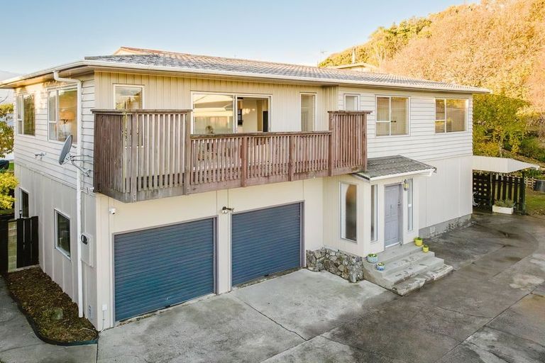 Photo of property in 7 Livet Place, Papakowhai, Porirua, 5024
