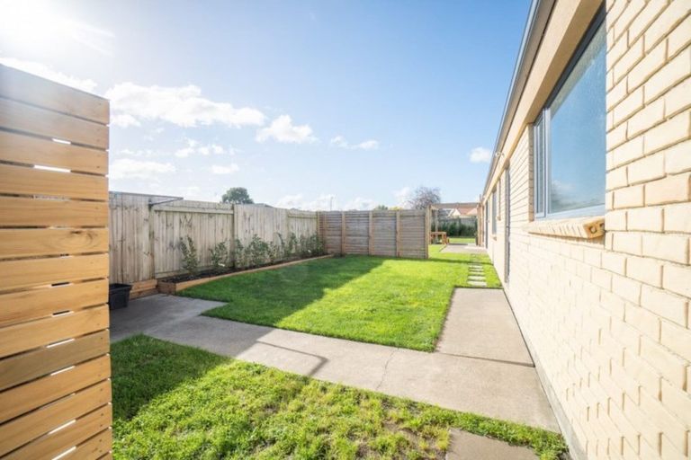 Photo of property in 8 Logan Place, Kelvin Grove, Palmerston North, 4414