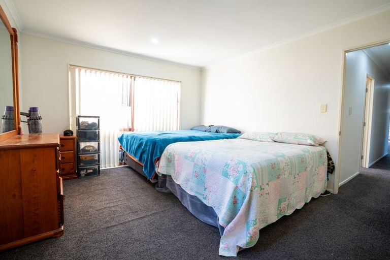 Photo of property in 63 Castlefinn Drive, Weymouth, Auckland, 2103