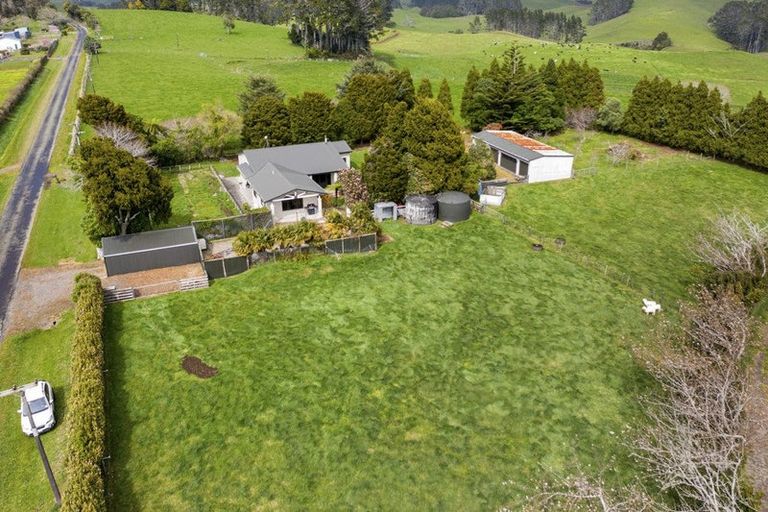 Photo of property in 300 Awai Road, Tarurutangi, New Plymouth, 4372