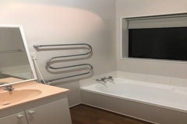 Photo of property in 9 Sherpa Place, Massey, Auckland, 0614