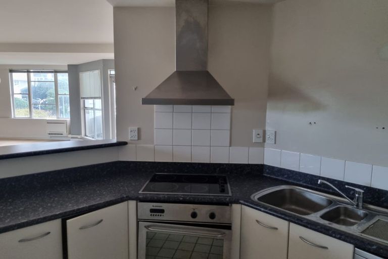 Photo of property in Grandstand Apartments, 4/80 Kent Terrace, Mount Victoria, Wellington, 6011