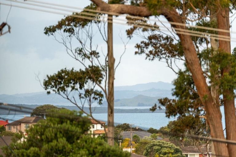 Photo of property in 7c Catalina Crescent, Forrest Hill, Auckland, 0620