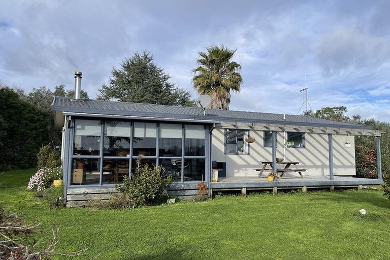 Photo of property in 45 Koputaroa Road, Levin, 5575