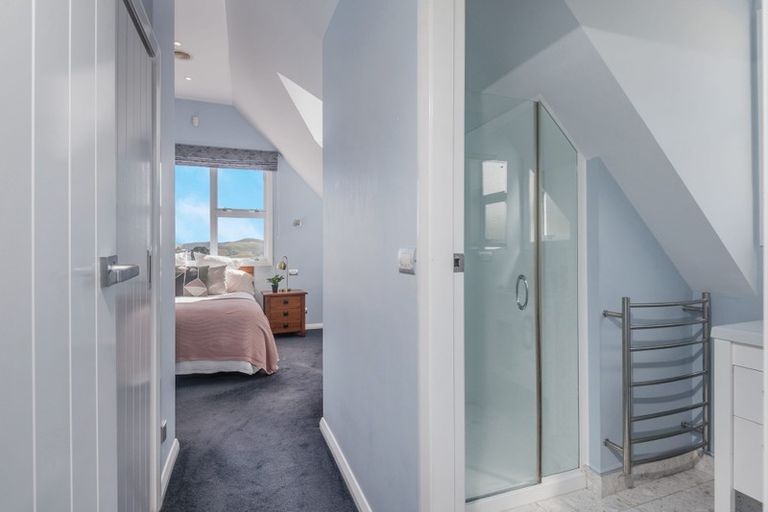 Photo of property in 18 Middleton Road, Johnsonville, Wellington, 6037