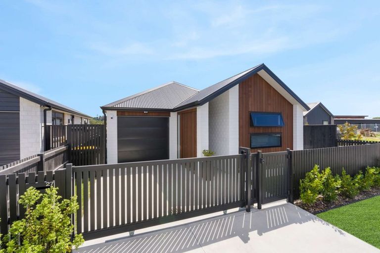 Photo of property in 27 Tangaroa Place, Poike, Tauranga, 3112