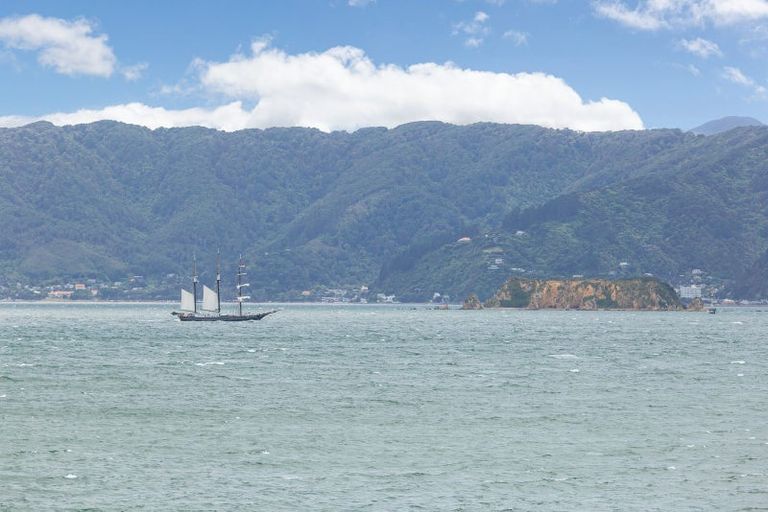 Photo of property in 427 Karaka Bay Road, Karaka Bays, Wellington, 6022