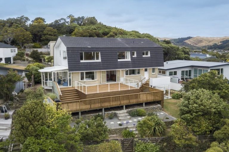 Photo of property in 6 Compass Way, Whitby, Porirua, 5024