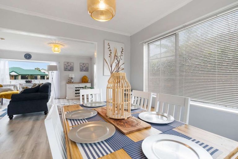 Photo of property in 5 Rosebank Avenue, Kelvin Grove, Palmerston North, 4414