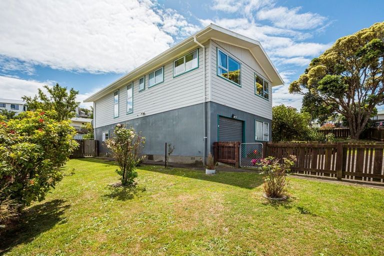 Photo of property in 19 Sombrero View, Ascot Park, Porirua, 5024