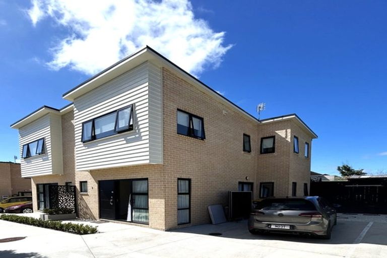 Photo of property in 40d Kervil Avenue, Te Atatu Peninsula, Auckland, 0610