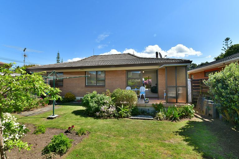 Photo of property in 63 Centreway Road, Orewa, 0931