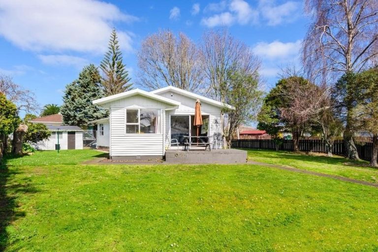 Photo of property in 1 Ronald Place, Manurewa, Auckland, 2102