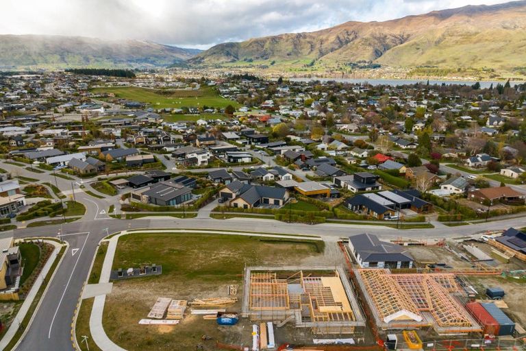 Photo of property in 80 Kirimoko Crescent, Wanaka, 9305