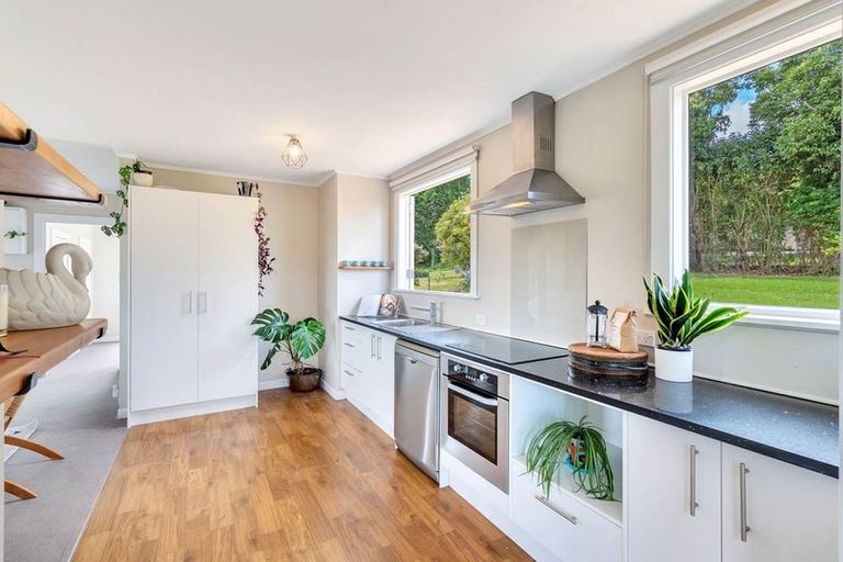 Photo of property in 15 Awaroa Road, Helensville, 0800