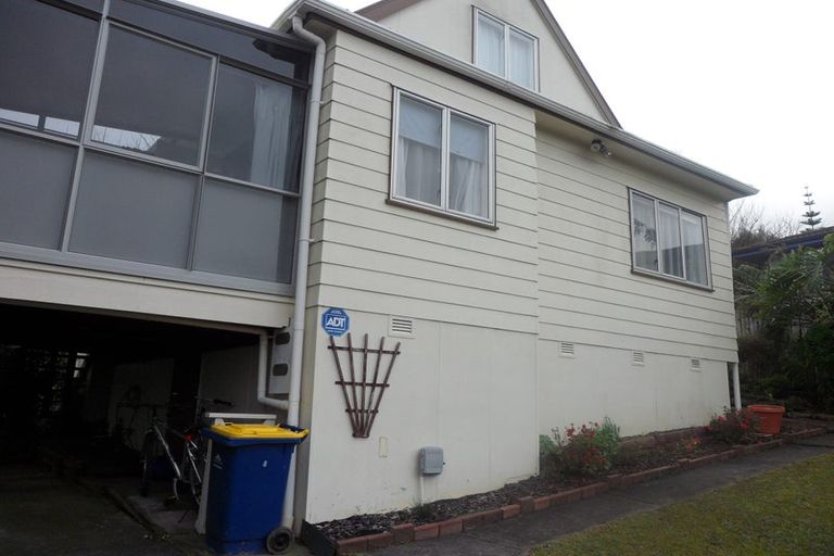 Photo of property in 8 Athena Drive, Totara Vale, Auckland, 0629