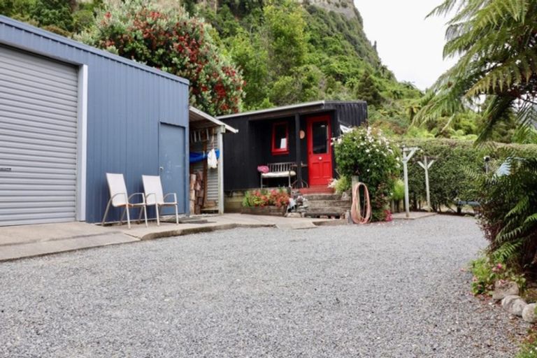 Photo of property in 28 Nikau Heights, Little Wanganui, Karamea, 7893