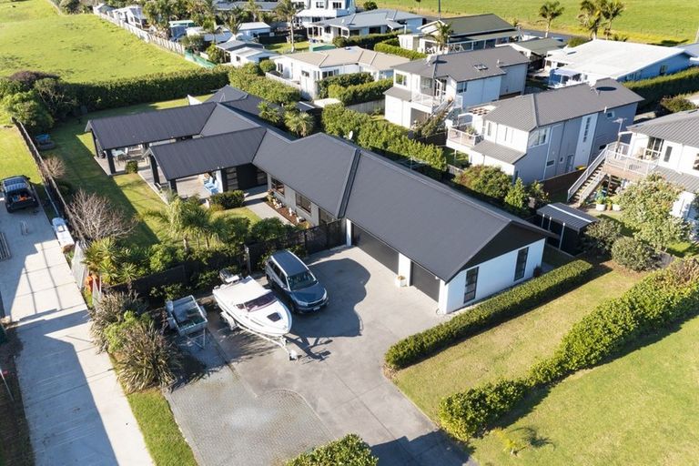 Photo of property in 4 Goble Road, Clarks Beach, Pukekohe, 2679