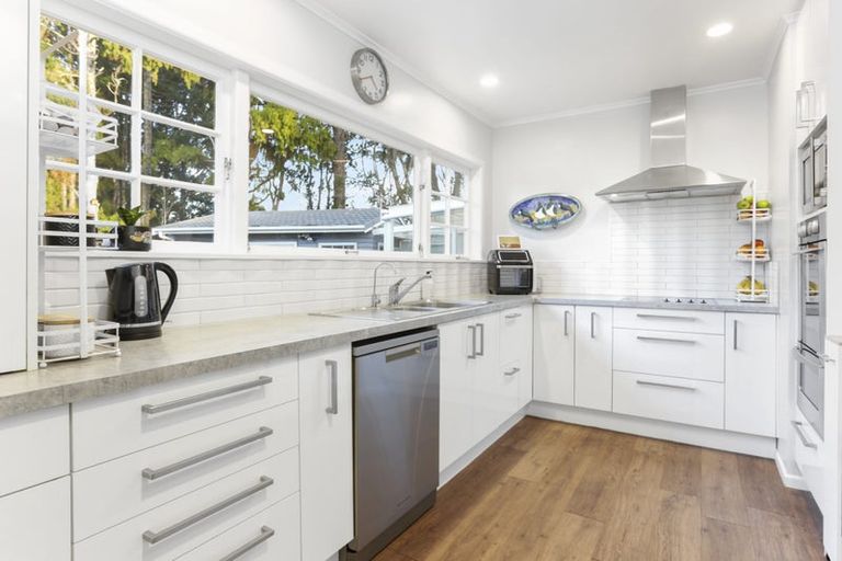 Photo of property in 792 West Coast Road, Oratia, Auckland, 0604