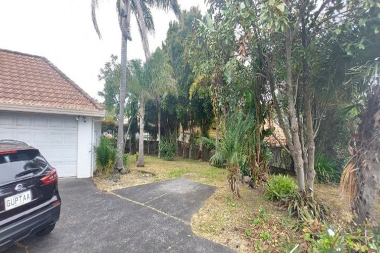 Photo of property in 825 Chapel Road, Shamrock Park, Auckland, 2016