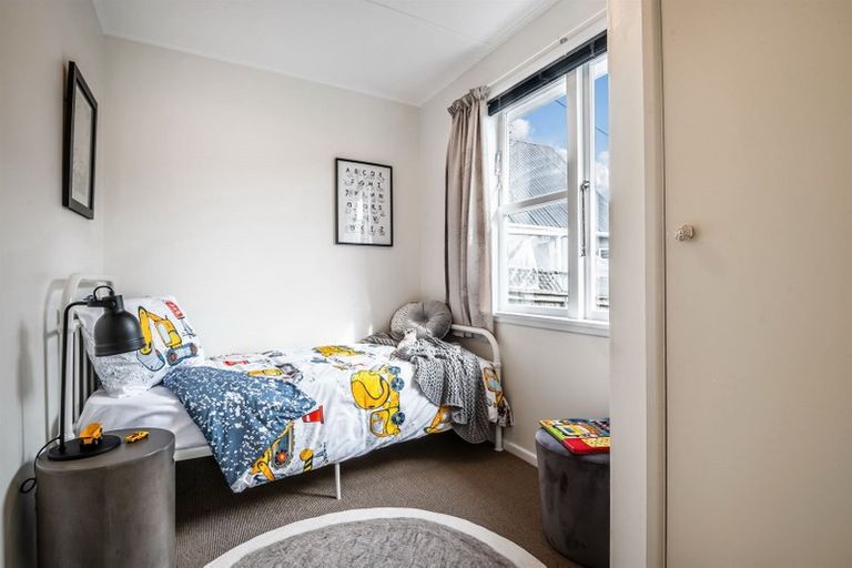 Photo of property in 1/40 Mahara Avenue, Birkenhead, Auckland, 0626