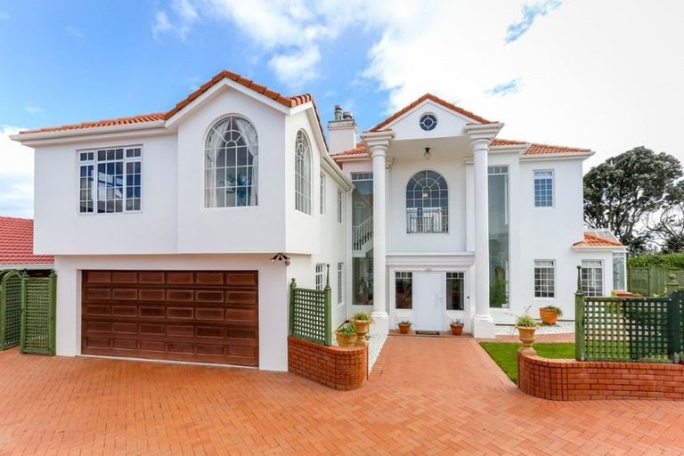 Photo of property in 1 Kawaroa Lane, New Plymouth, 4310