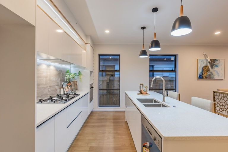 Photo of property in 43 Vinistra Road, Kumeu, 0810