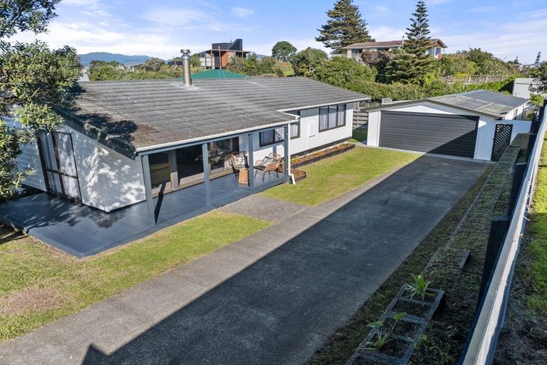 Photo of property in 3 Tasman Road, Otaki Beach, Otaki, 5512