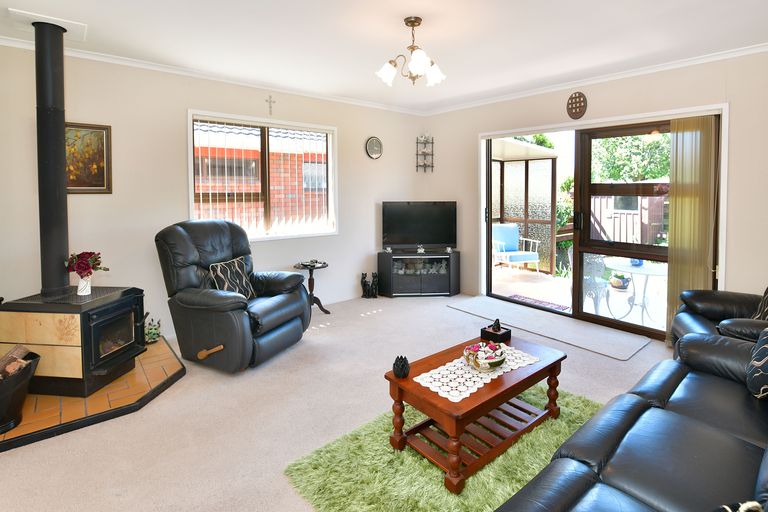 Photo of property in 63 Centreway Road, Orewa, 0931