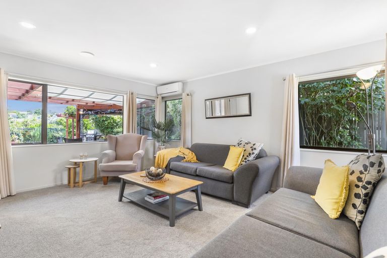 Photo of property in 15 Pinewood Grove, Botany Downs, Auckland, 2010