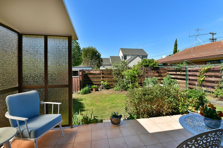 Photo of property in 63 Centreway Road, Orewa, 0931