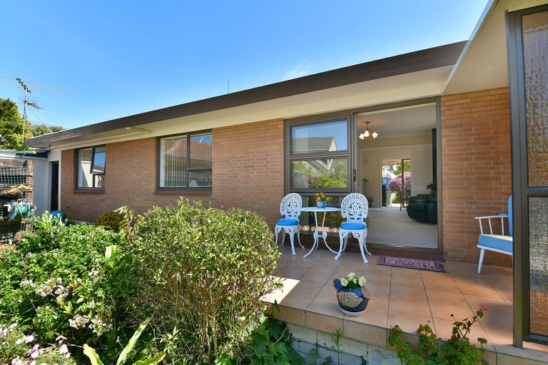Photo of property in 63 Centreway Road, Orewa, 0931