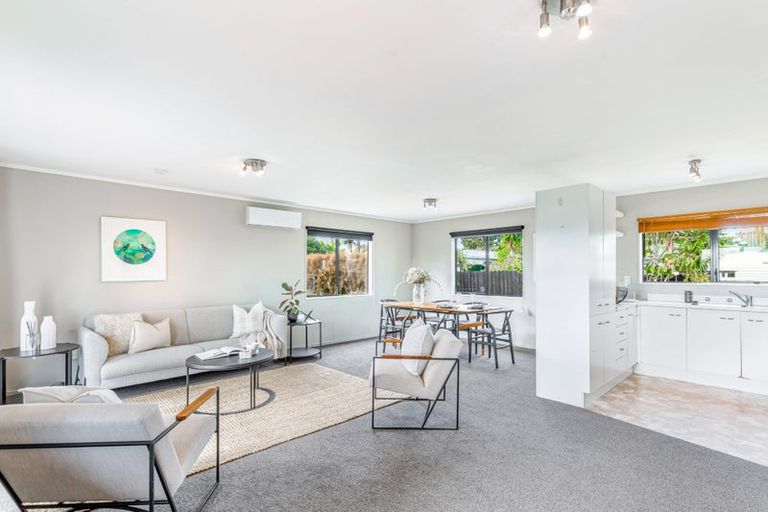 Photo of property in 2/91a Beach Road, Te Atatu Peninsula, Auckland, 0610