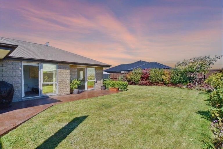 Photo of property in 7 Walnut Way, Rangiora, 7400