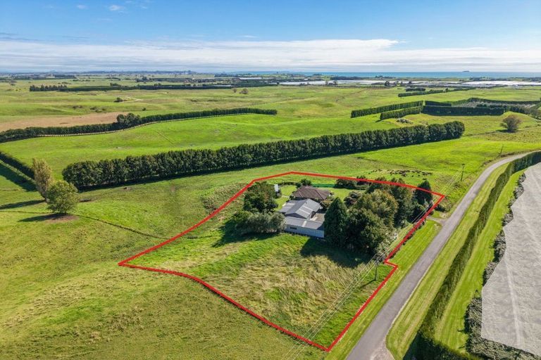 Photo of property in 154 Ohinepanea Road, Pukehina, Te Puke, 3186