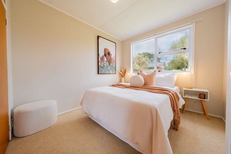 Photo of property in 18 Blakeborough Drive, Forrest Hill, Auckland, 0620