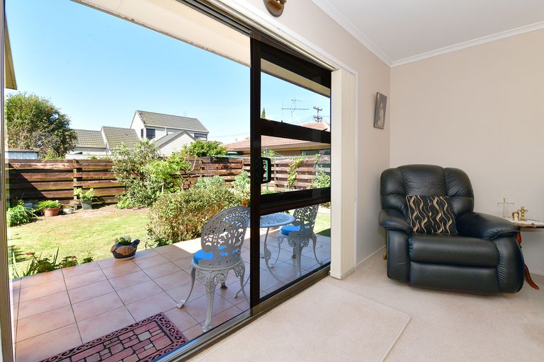 Photo of property in 63 Centreway Road, Orewa, 0931