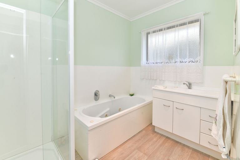 Photo of property in 63 Centreway Road, Orewa, 0931