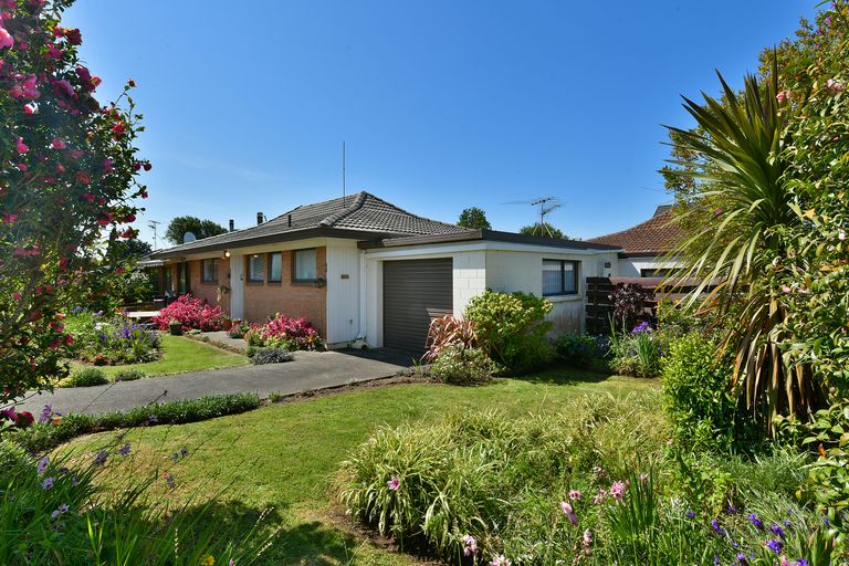 Photo of property in 63 Centreway Road, Orewa, 0931
