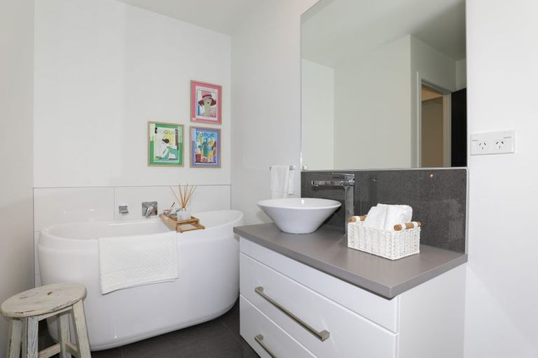 Photo of property in 2/15 Boundary Road, Waipahihi, Taupo, 3330