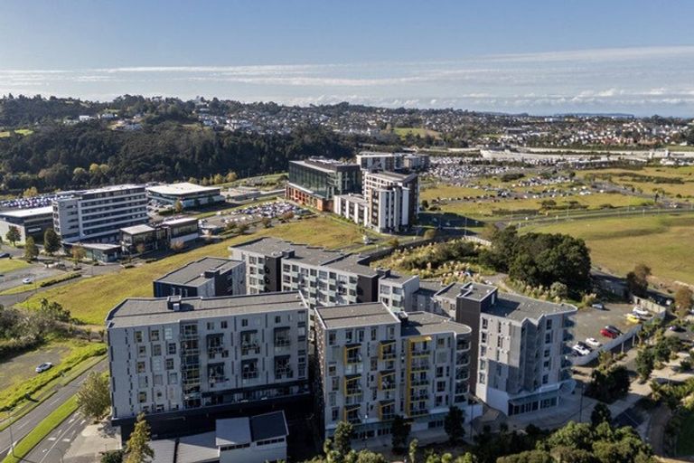 Photo of property in 605/1 Rose Garden Lane, Albany, Auckland, 0632