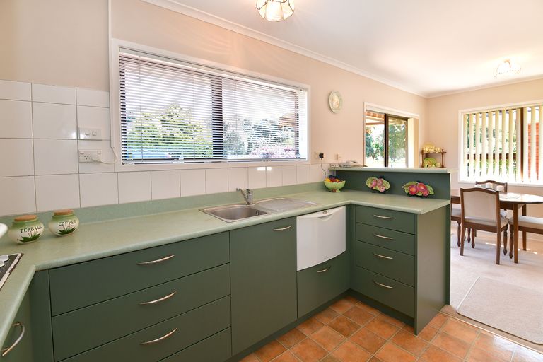 Photo of property in 63 Centreway Road, Orewa, 0931