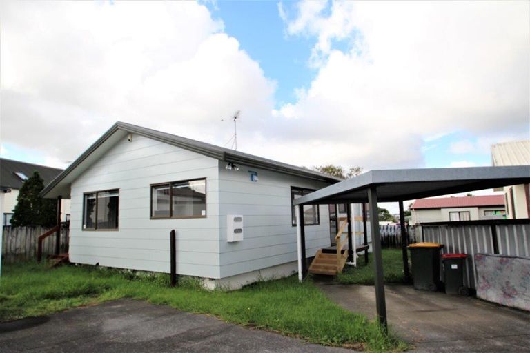 Photo of property in 4/10 Solveig Place, Randwick Park, Auckland, 2105