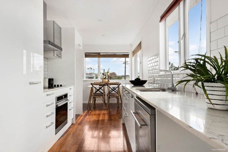 Photo of property in 1c Kuaka Place, New Lynn, Auckland, 0600