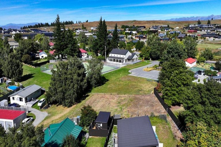 Photo of property in 20 Aorangi Crescent, Lake Tekapo, 7999