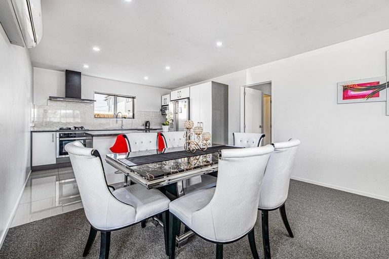 Photo of property in 110a Royal Road, Massey, Auckland, 0614